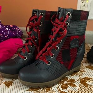 New Without Tags! Youth girl Lexie Sorel Boots!